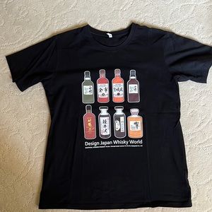 Men black cotton tee with japanese whiskey bottles print. Short sleeves.